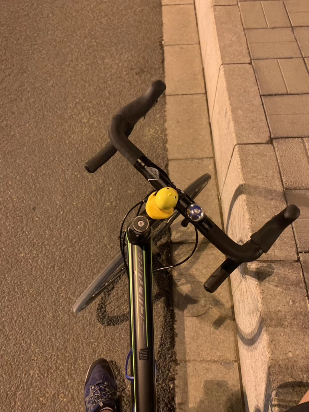 在高架桥上留个纪念