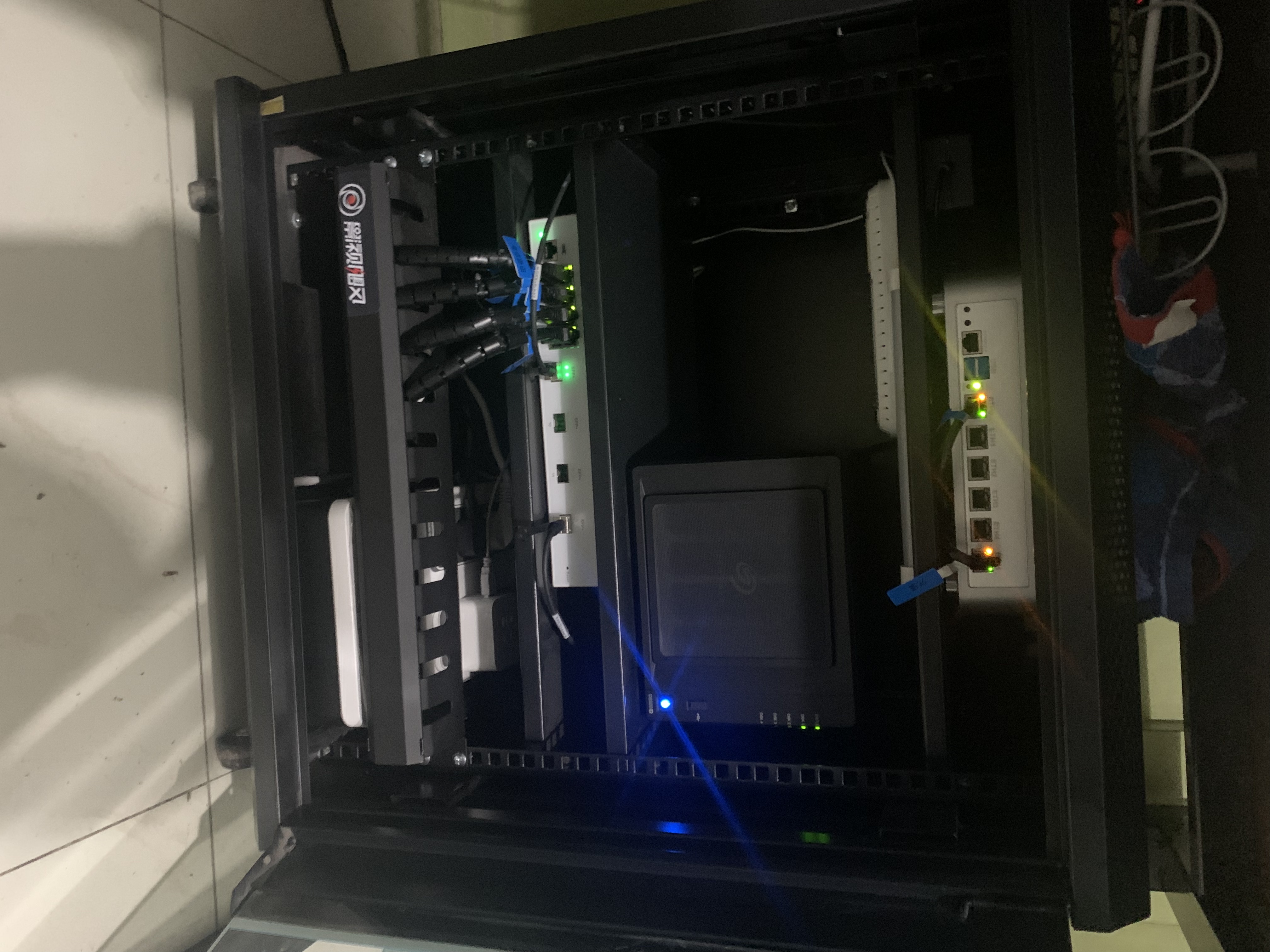 机柜2.0升级UPS+万兆