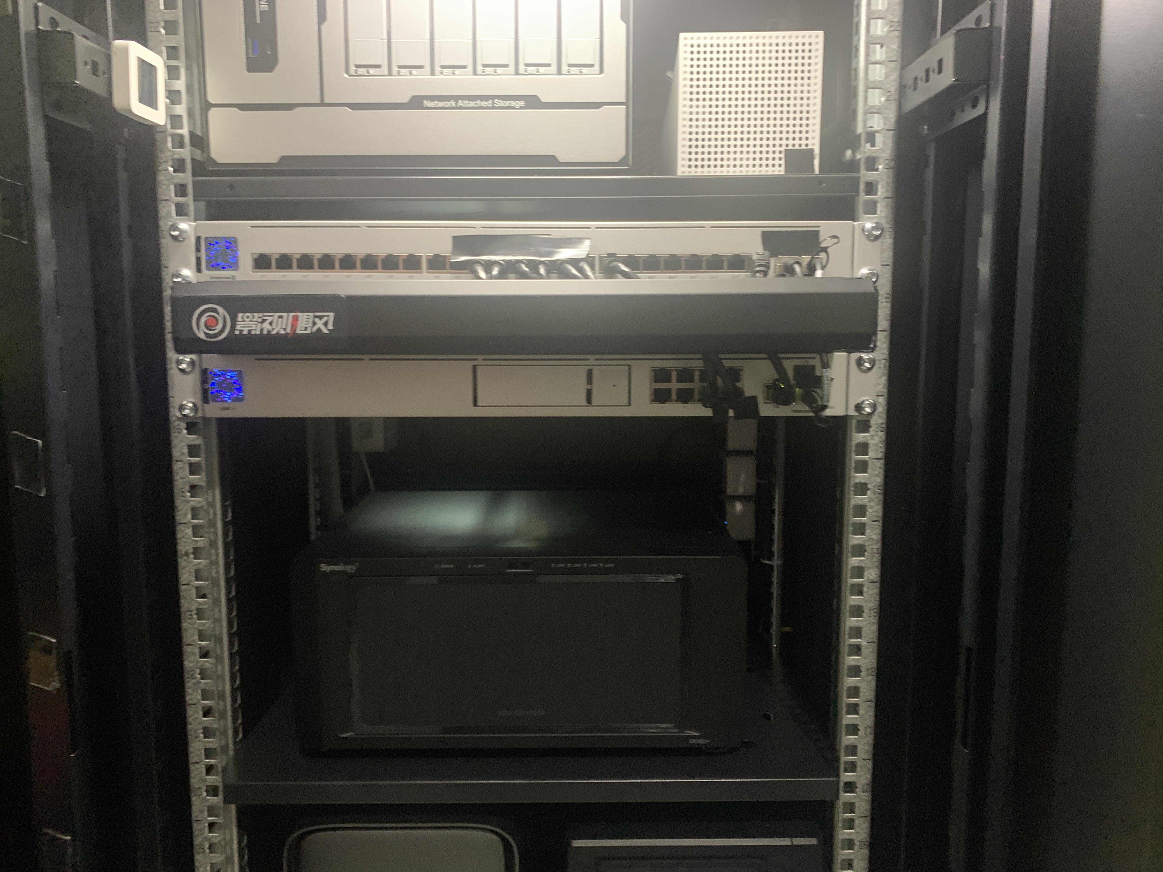 机柜5.0新增三层交换机